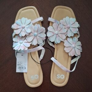 SO White Floral Sandals for a Summery Look - NWT